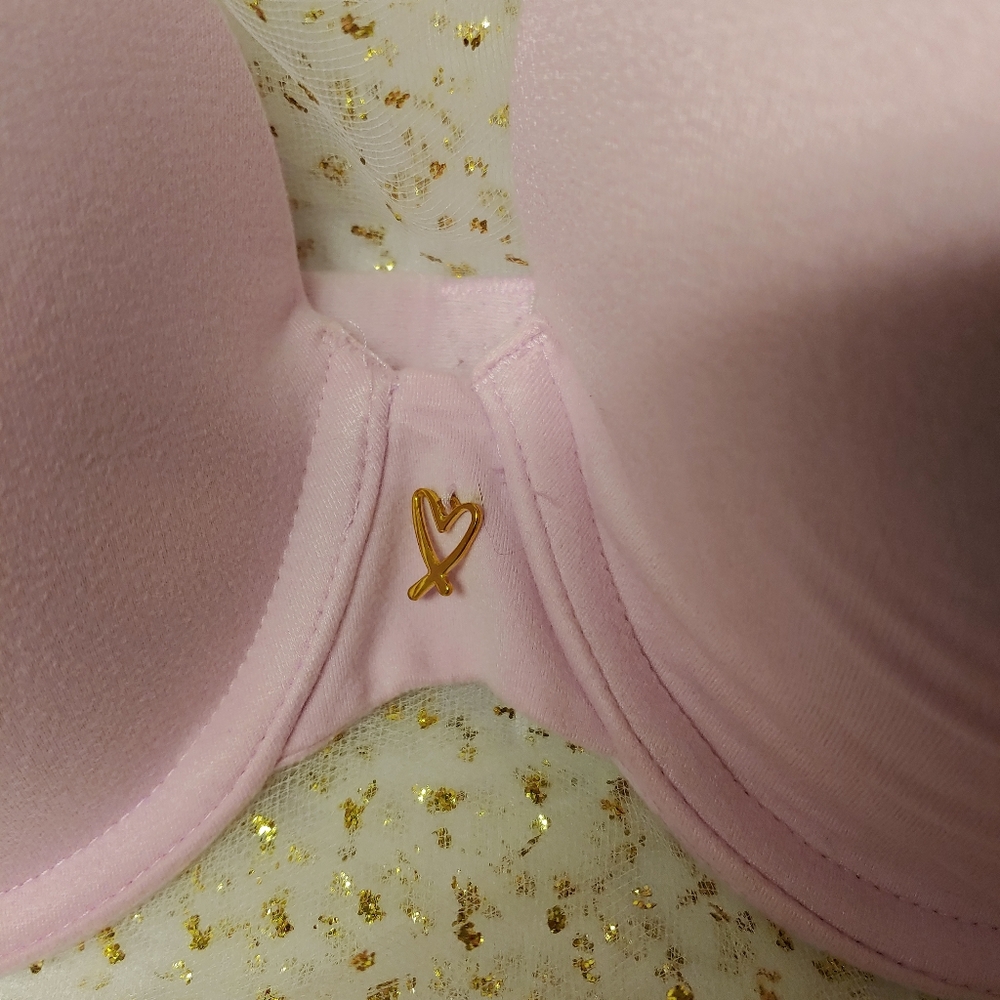 VICTORIA SECRET BRA.  34D - Picture 3 of 5